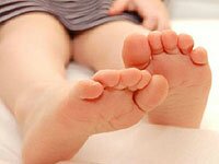Почему у ребенка болят ноги? Боли роста